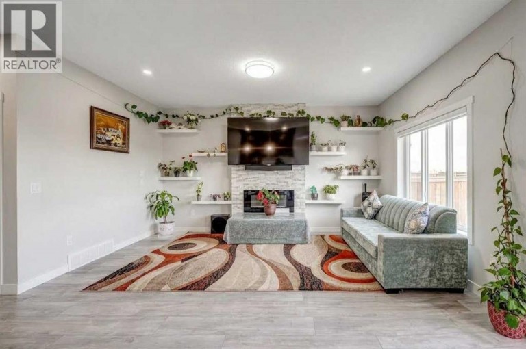 349 Corner Meadows Way NE, Calgary, Alberta, T3N1Y6
