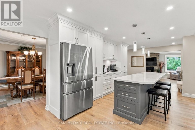1664 HOWAT CRESCENT, Mississauga (Lorne Park), Ontario, L5J4G5