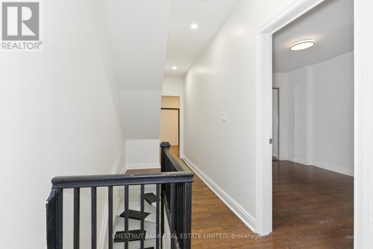 41 RONCESVALLES AVENUE, Toronto (Roncesvalles), Ontario, M6R2K4