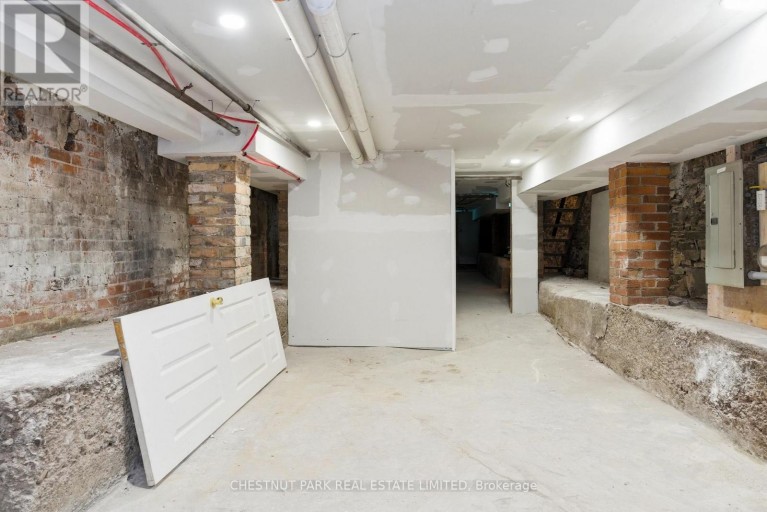41 RONCESVALLES AVENUE, Toronto (Roncesvalles), Ontario, M6R2K4