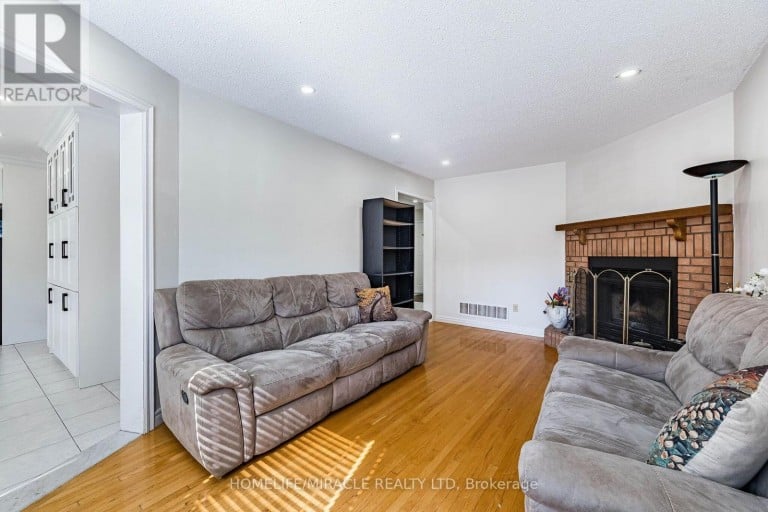 42 PORTEOUS CIRCLE, Brampton (Northgate), Ontario, L6S5C3