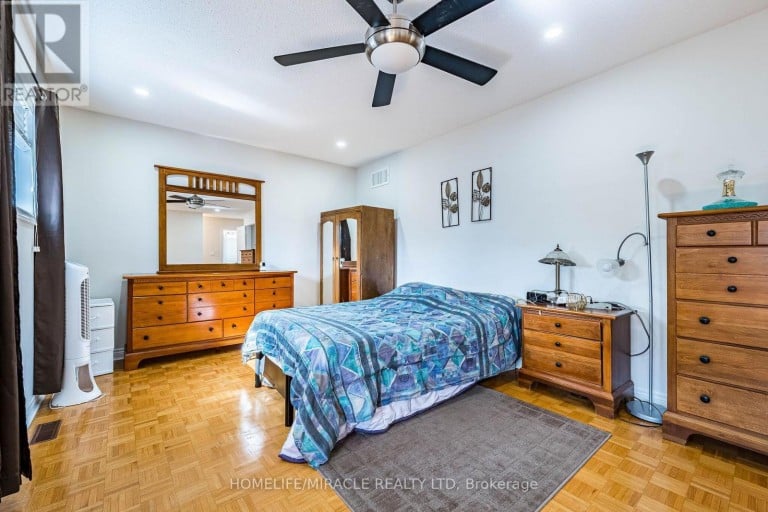 42 PORTEOUS CIRCLE, Brampton (Northgate), Ontario, L6S5C3
