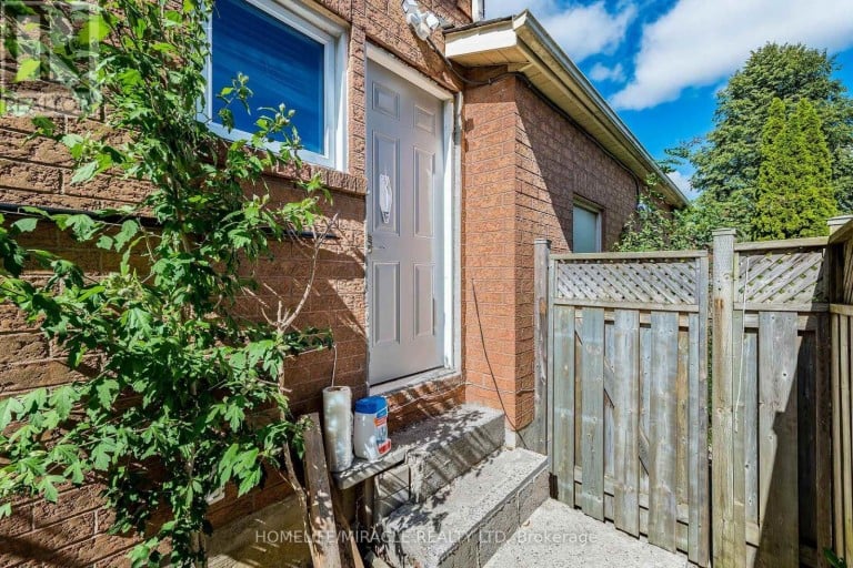 42 PORTEOUS CIRCLE, Brampton (Northgate), Ontario, L6S5C3