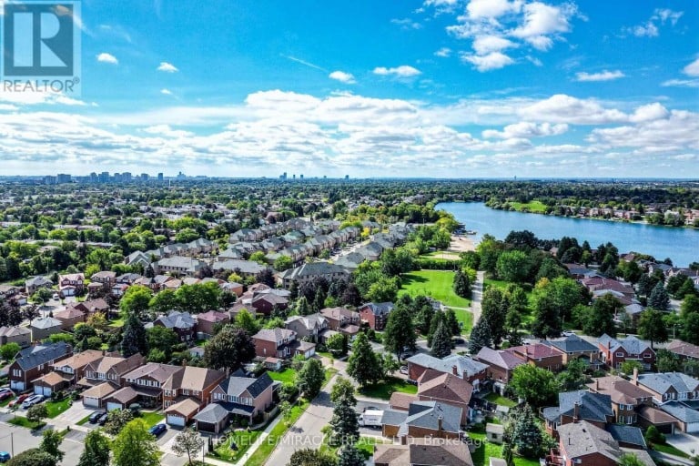 42 PORTEOUS CIRCLE, Brampton (Northgate), Ontario, L6S5C3
