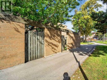119 - 256 JOHN GARLAND BOULEVARD Toronto (West Humber-Clairville) Ontario photo 3