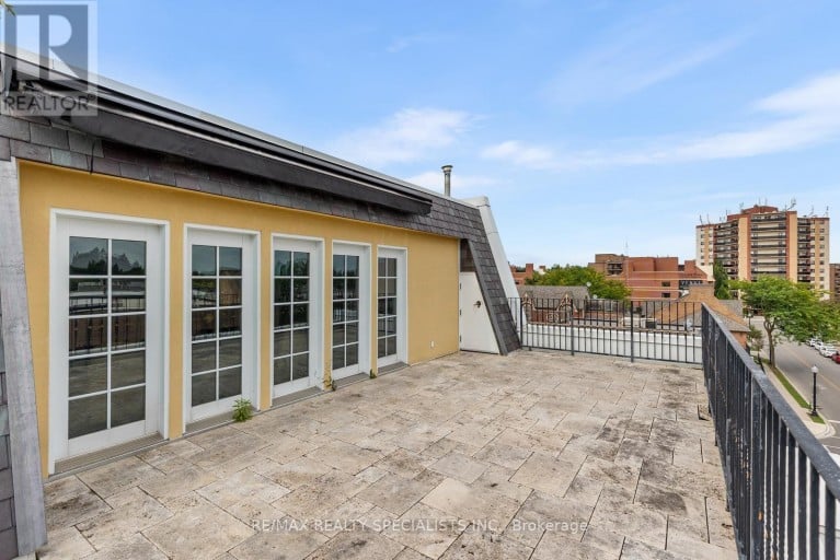 305 CHURCH STREET, Oakville (OO Old Oakville), Ontario, L6J7T2