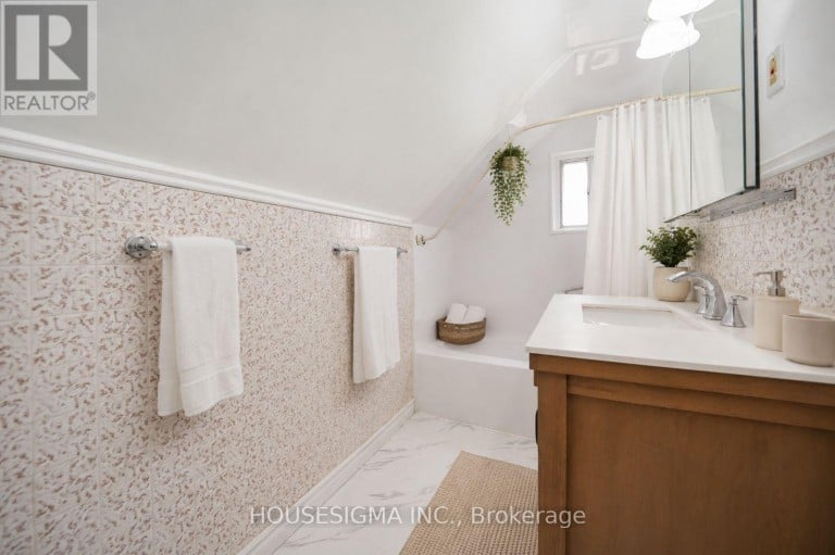 93 BROCK STREET W, Oshawa (O'Neill), Ontario, L1G1R7