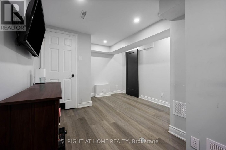 136 ELDERWOOD PLACE, Brampton (Brampton North), Ontario, L6V3N3