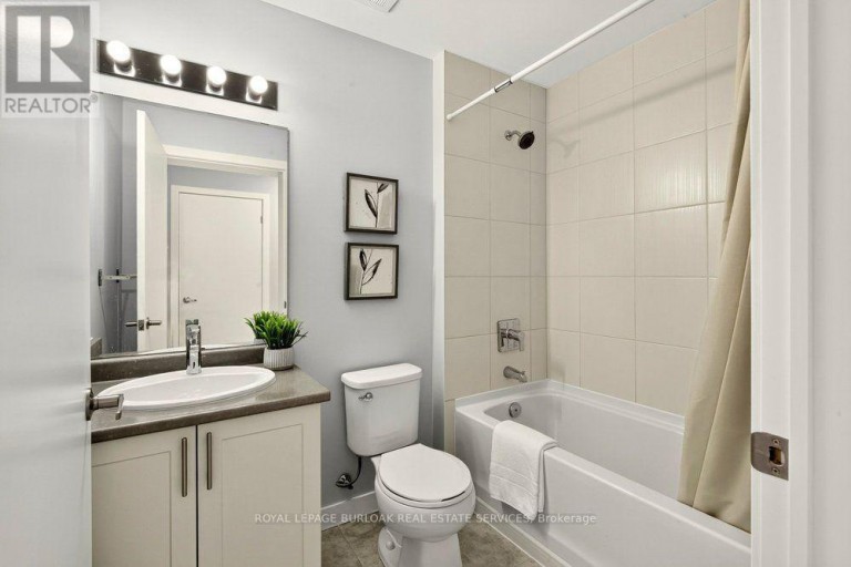 701 - 2486 OLD BRONTE ROAD, Oakville (WM Westmount), Ontario, L6M0Y4