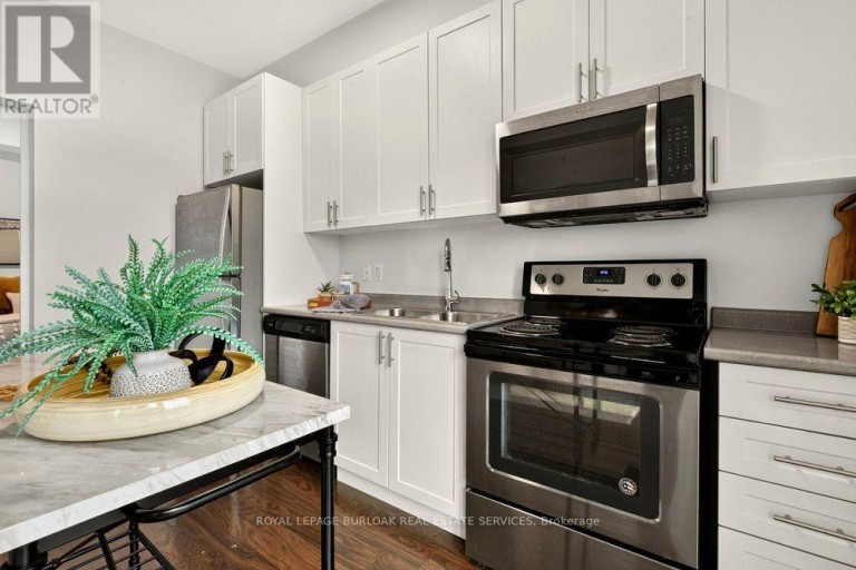 701 - 2486 OLD BRONTE ROAD, Oakville (WM Westmount), Ontario, L6M0Y4