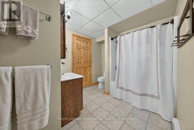1214 Big Gull Lane, Frontenac (frontenac Centre) Ontario