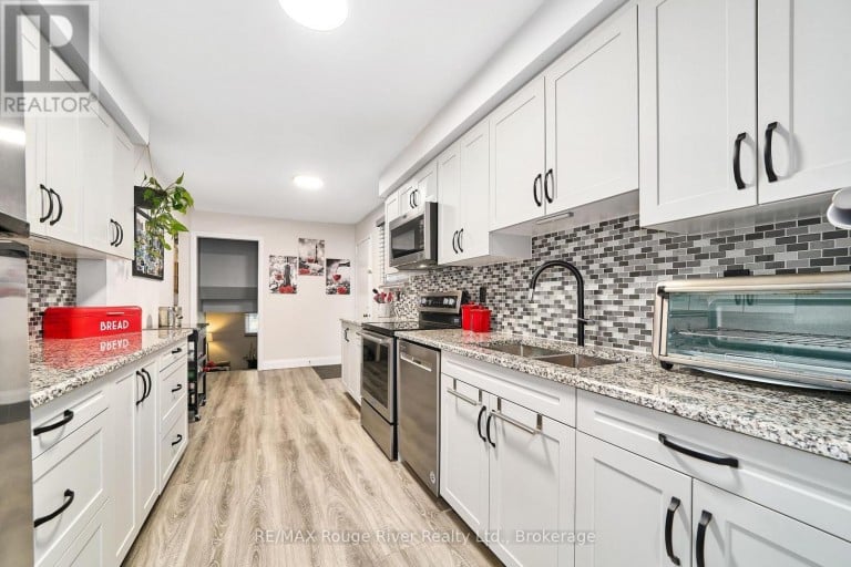607 FOXRUN COURT, Oshawa (Pinecrest), Ontario, L1K1N9