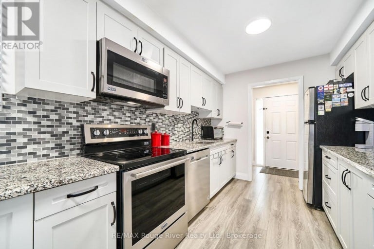 607 FOXRUN COURT, Oshawa (Pinecrest), Ontario, L1K1N9