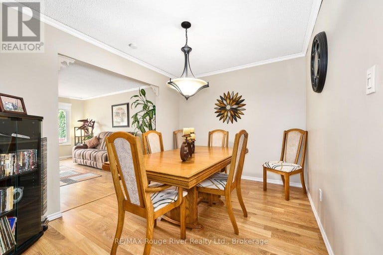 607 FOXRUN COURT, Oshawa (Pinecrest), Ontario, L1K1N9