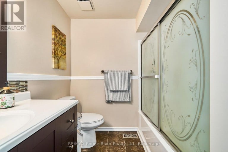 607 FOXRUN COURT, Oshawa (Pinecrest), Ontario, L1K1N9