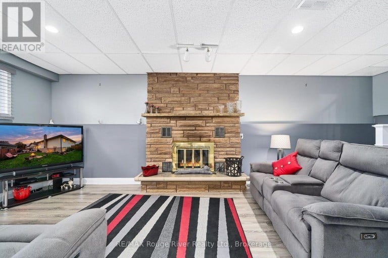607 FOXRUN COURT, Oshawa (Pinecrest), Ontario, L1K1N9