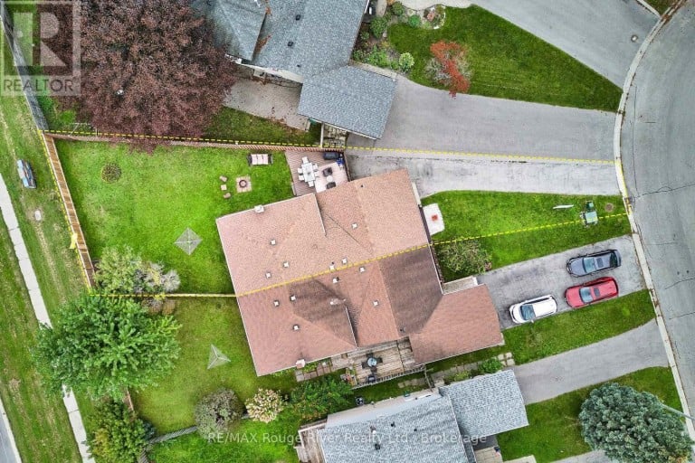 607 FOXRUN COURT, Oshawa (Pinecrest), Ontario, L1K1N9