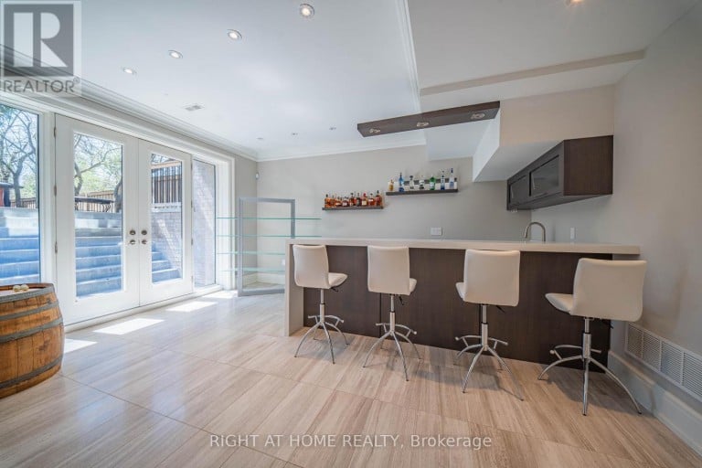 2 FINCHLEY ROAD, Toronto (Edenbridge-Humber Valley), Ontario, M9A2X3