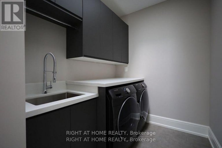 2 FINCHLEY ROAD, Toronto (Edenbridge-Humber Valley), Ontario, M9A2X3