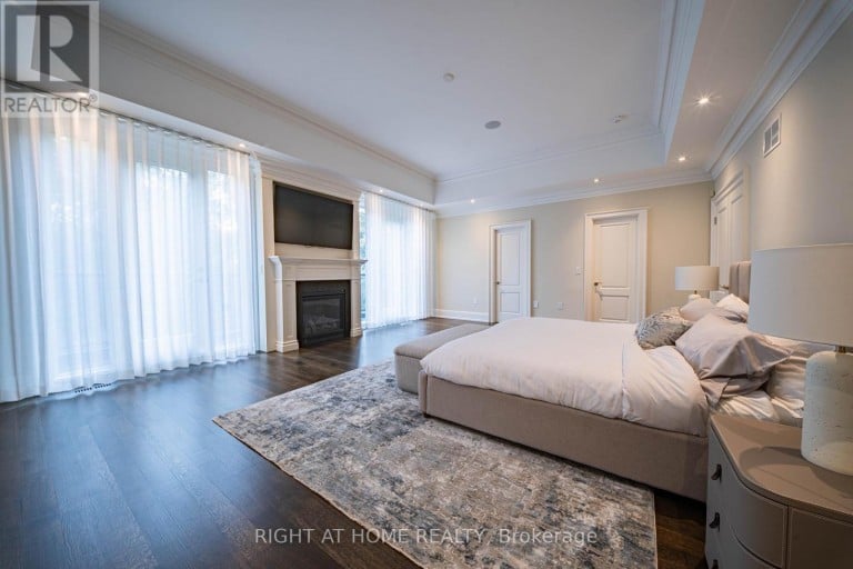 2 FINCHLEY ROAD, Toronto (Edenbridge-Humber Valley), Ontario, M9A2X3