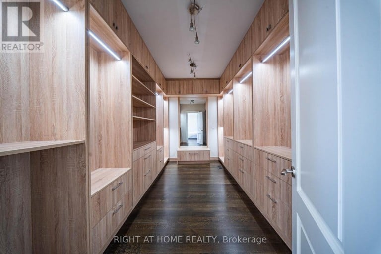 2 FINCHLEY ROAD, Toronto (Edenbridge-Humber Valley), Ontario, M9A2X3