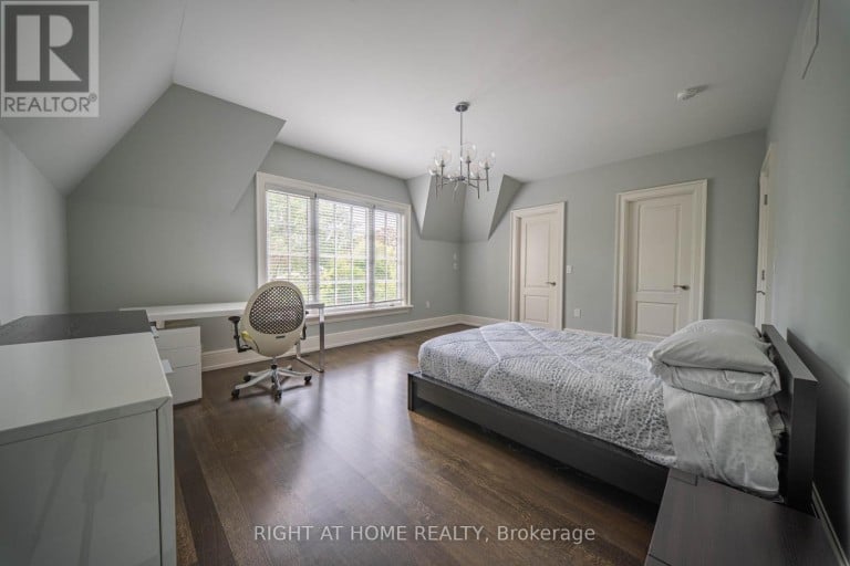 2 FINCHLEY ROAD, Toronto (Edenbridge-Humber Valley), Ontario, M9A2X3