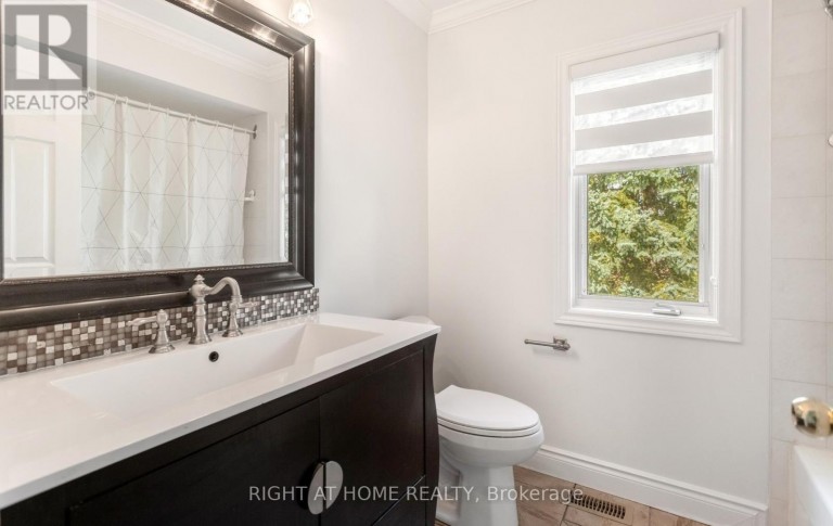 5994 TWEED COURT, Mississauga (Central Erin Mills), Ontario, L5M5S6