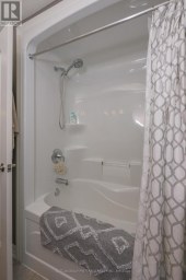 21 CAVERHILL CRESCENT Middlesex Centre (Komoka) Ontario photo 36