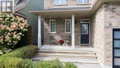 24 DANCE STREET Collingwood Ontario photo 26