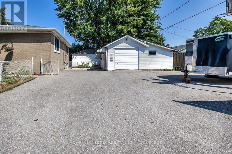 42 THORNCROFT CRESCENT, Ajax (South East), Ontario, L1S2S2