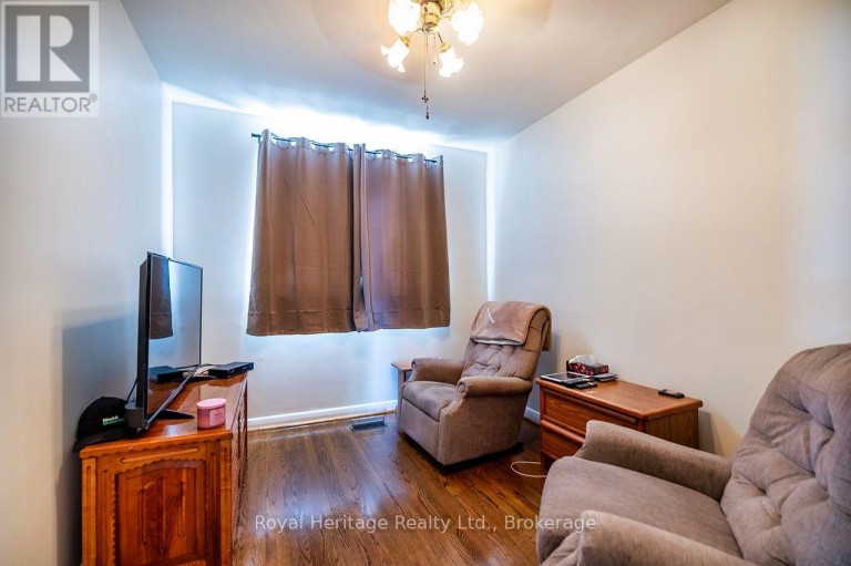 42 THORNCROFT CRESCENT, Ajax (South East), Ontario, L1S2S2