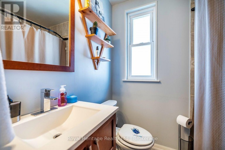 42 THORNCROFT CRESCENT, Ajax (South East), Ontario, L1S2S2