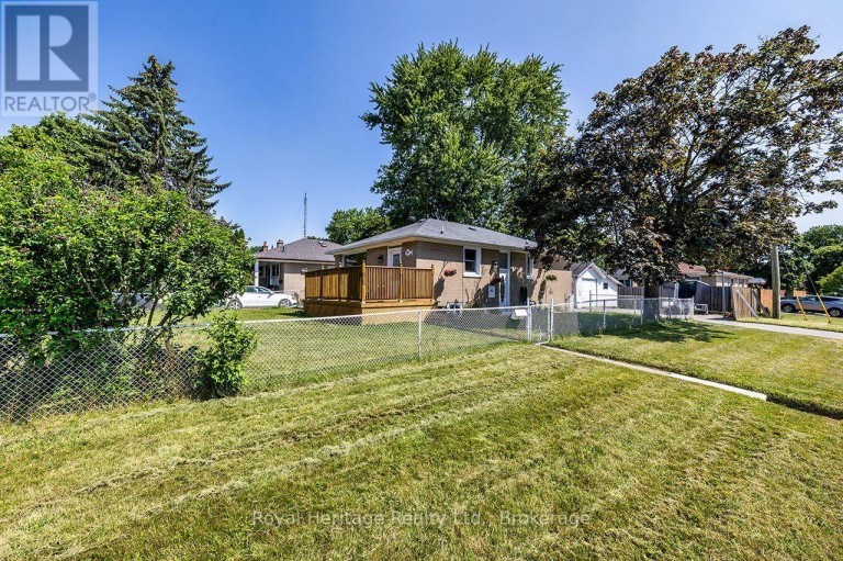 42 THORNCROFT CRESCENT, Ajax (South East), Ontario, L1S2S2