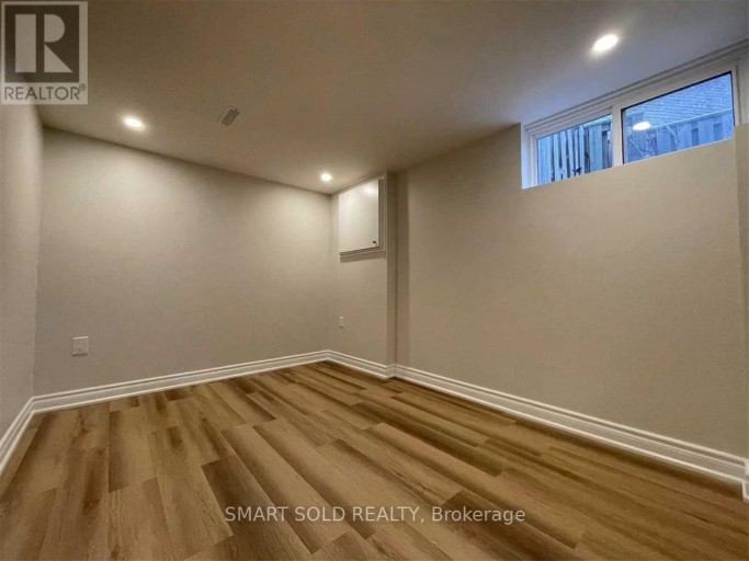 GROUND & LOWER - 9 SALINGER COURT, Toronto (Pleasant View), Ontario, M2J3R8