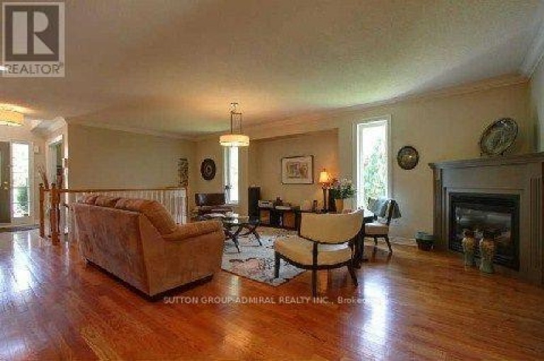MAIN LEVEL - 153 NIAGARA DRIVE, Oshawa (Samac), Ontario, L1G8A6