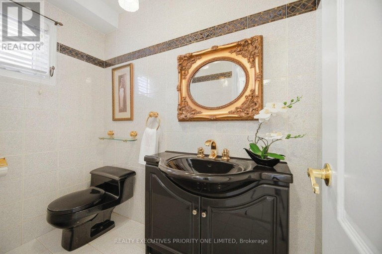 139 JADE CRESCENT, Vaughan (West Woodbridge), Ontario, L4L6M1