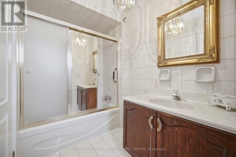 139 JADE CRESCENT, Vaughan (West Woodbridge), Ontario, L4L6M1