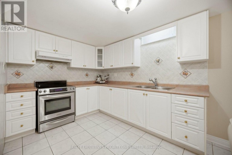 139 JADE CRESCENT, Vaughan (West Woodbridge), Ontario, L4L6M1