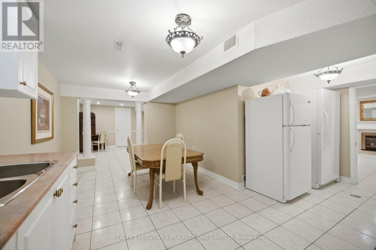 139 JADE CRESCENT, Vaughan (West Woodbridge), Ontario, L4L6M1