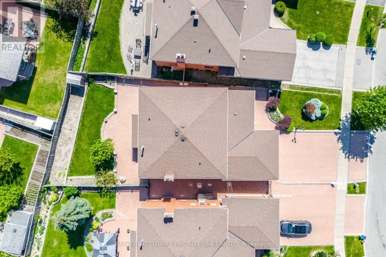 139 JADE CRESCENT, Vaughan (West Woodbridge), Ontario, L4L6M1