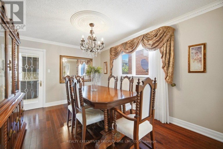 139 JADE CRESCENT, Vaughan (West Woodbridge), Ontario, L4L6M1