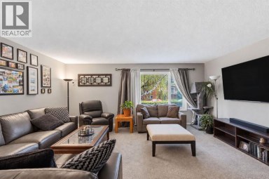 3101 41 Street SW Calgary Alberta photo 2