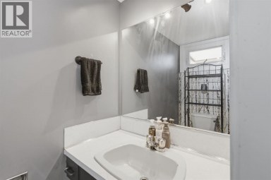 3101 41 Street SW Calgary Alberta photo 9