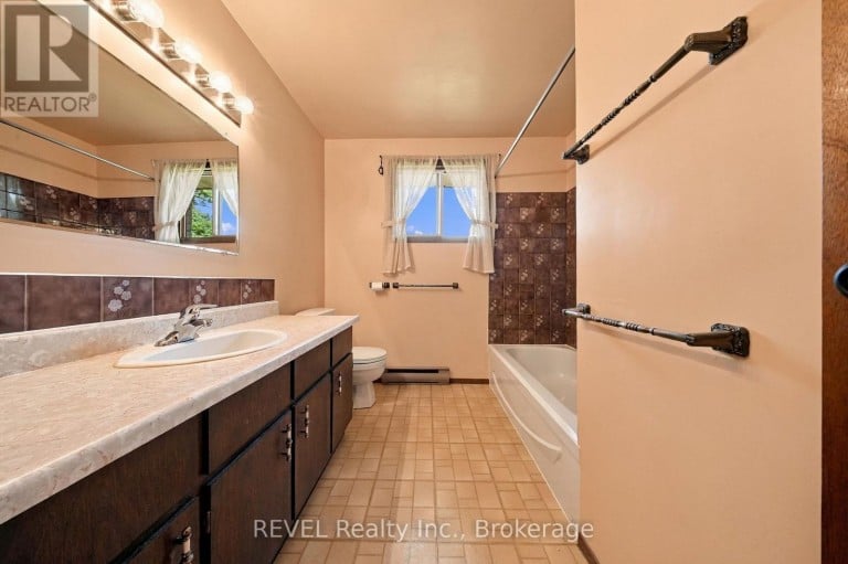 123 ARDWICK STREET, Whitby (Blue Grass Meadows), Ontario, L1N8A2