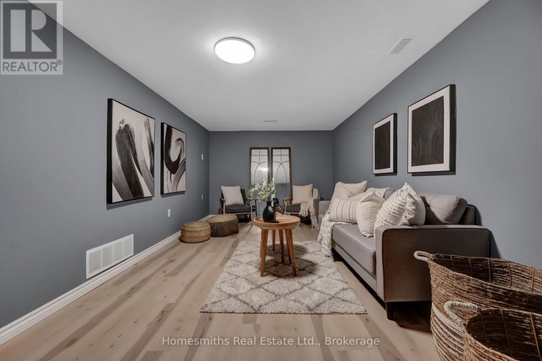 3 THOMAS STREET, Oshawa (Lakeview), Ontario, L1H3W6