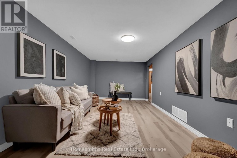 3 THOMAS STREET, Oshawa (Lakeview), Ontario, L1H3W6