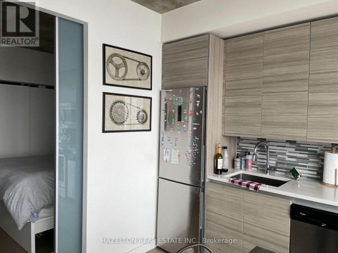 1404 - 111 BATHURST STREET, Toronto (Waterfront Communities), Ontario, M5V2R1