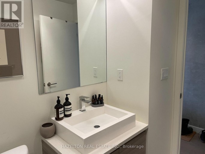 1404 - 111 BATHURST STREET, Toronto (Waterfront Communities), Ontario, M5V2R1