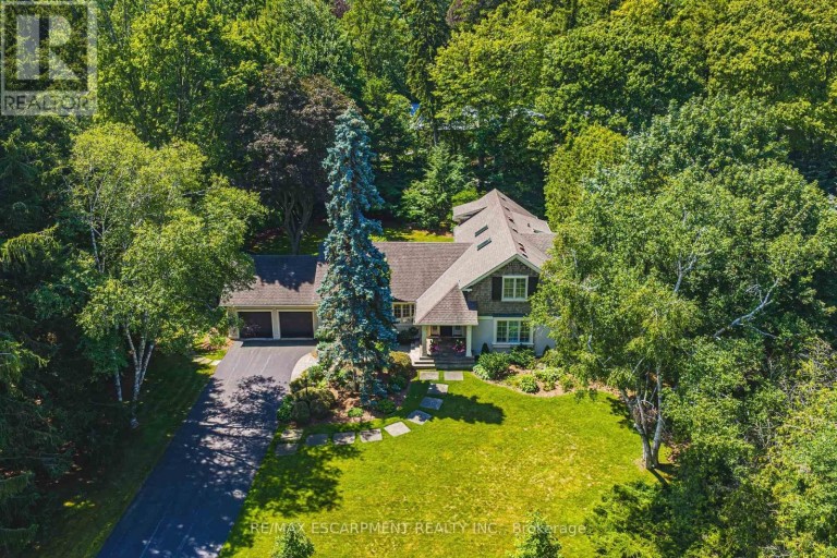 7 COLONIAL CRESCENT, Oakville (MO Morrison), Ontario, L6J4K8