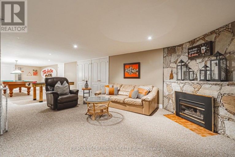 7 COLONIAL CRESCENT, Oakville (MO Morrison), Ontario, L6J4K8